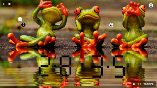 Screenshot pakopelistä, kolme sammakkohahmoa ja kaksi kertolaskua näkyvissä.