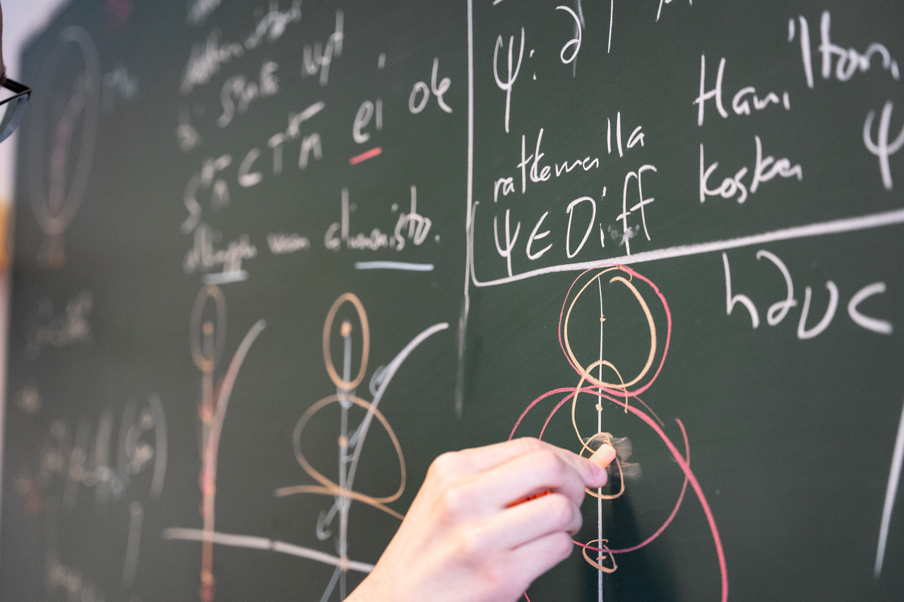 Inversio-ongelmien ratkominen sopii abstraktin matematiikan taitajille