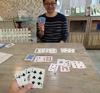 Matemaattinen korttipeli koukuttaa Japanissa