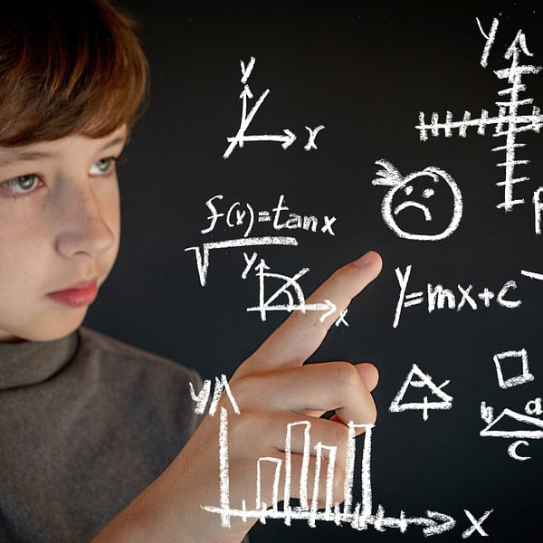 Matematiikan oppimisvaikeudet, testaus ja tuki – miksi matikkaa ei testata yhtä systemaattisesti kuin lukitaitoja?
