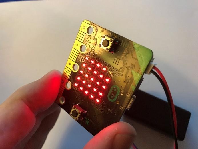 Micro:bit magneettikentän mittauksessa